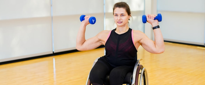 Lady in wheelchair lifting weights